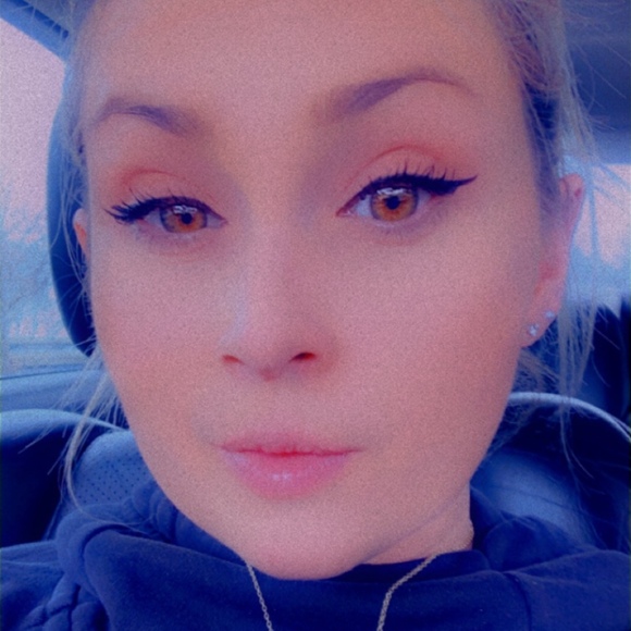 Meet your Posher, Danielle - Picture 1 of 1